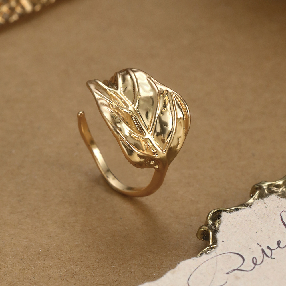 Bague feuille dorée texturée bohème - 2