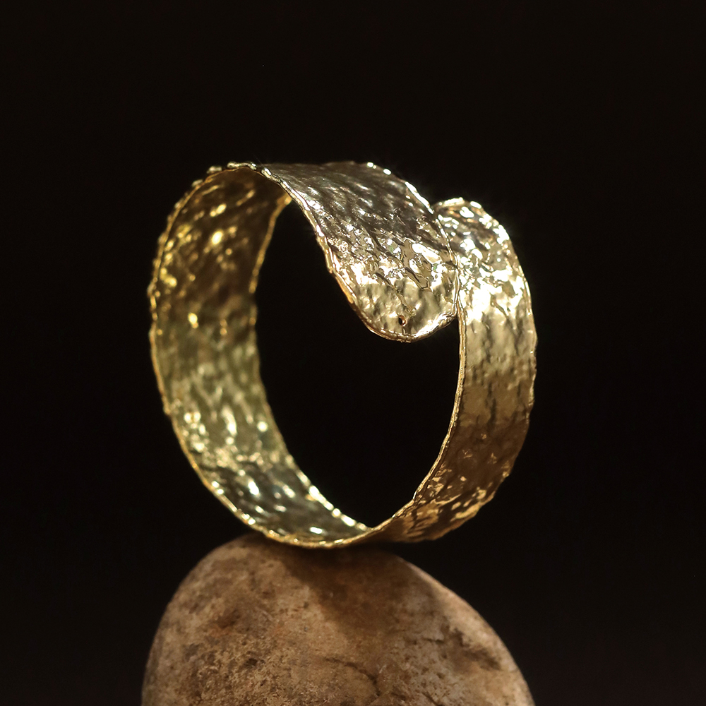 Bracelet ouvert doré martelé - 2