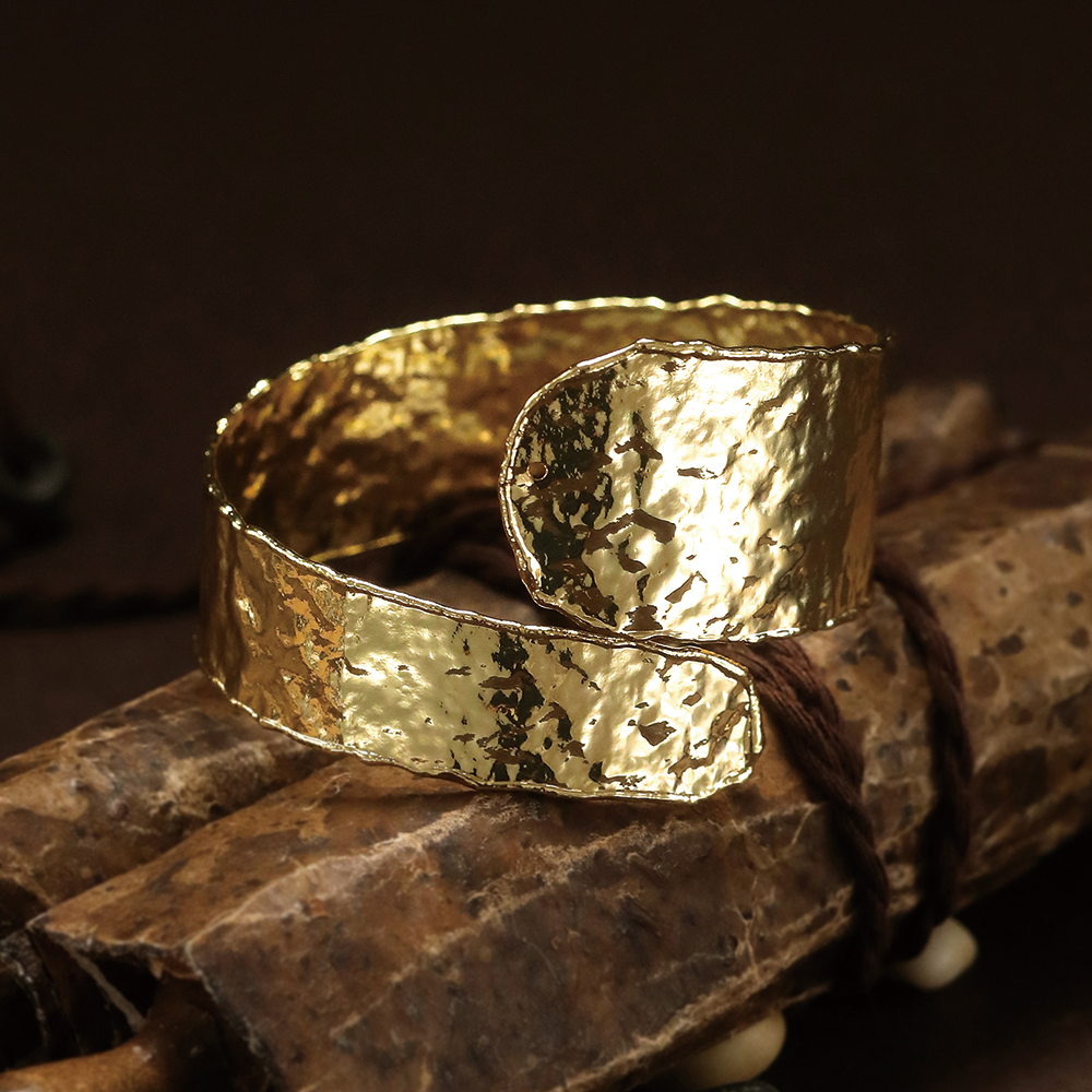 Bracelet ouvert doré martelé - 3